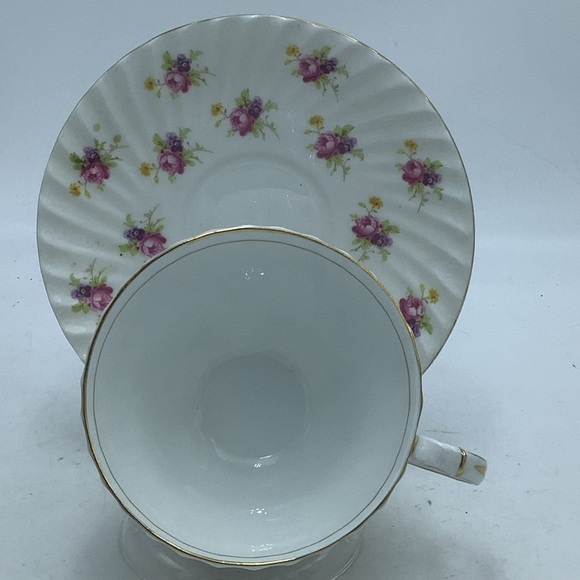 Stanley English Fine Bone China Roses Teacup and Saucer - Picture 6 of 10